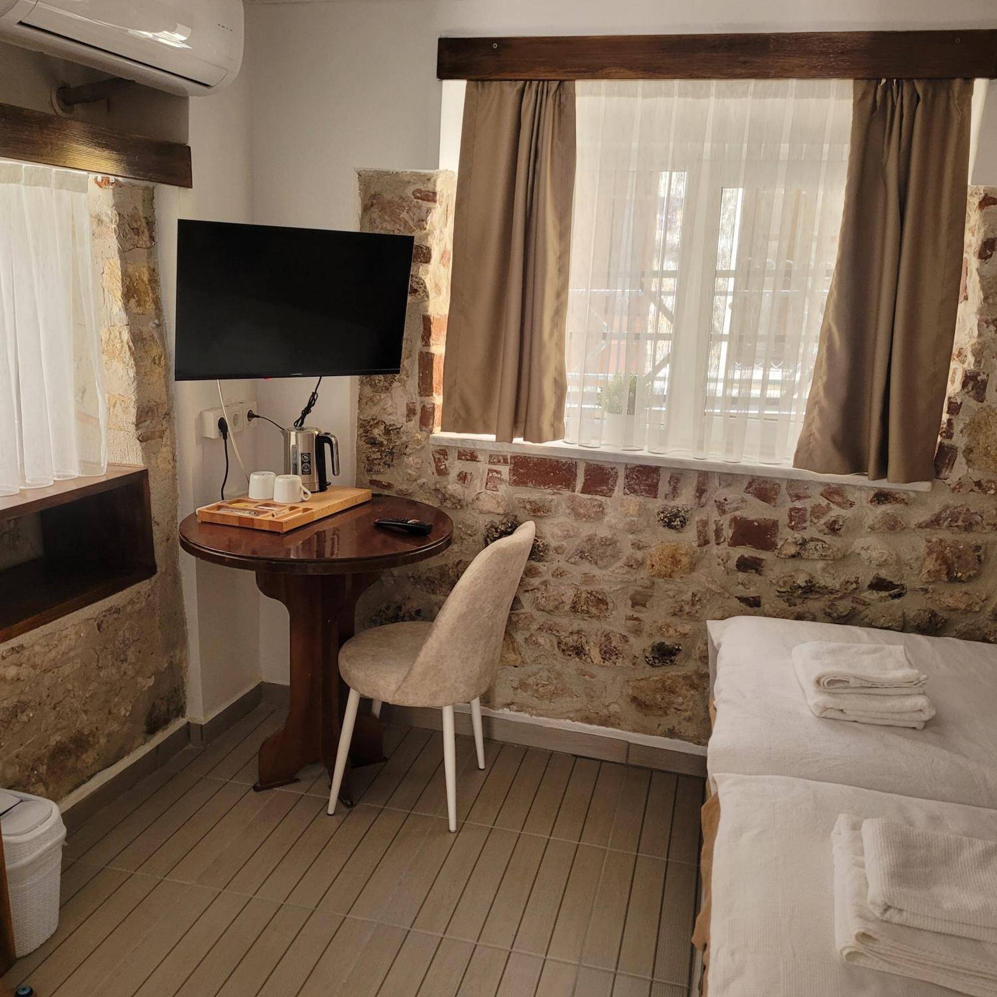 Otelia Pansiyon Ayvalik Room photo